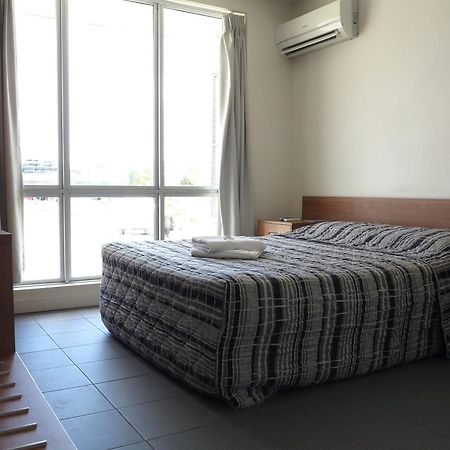Upper Ross Hotel Townsville Bagian luar foto
