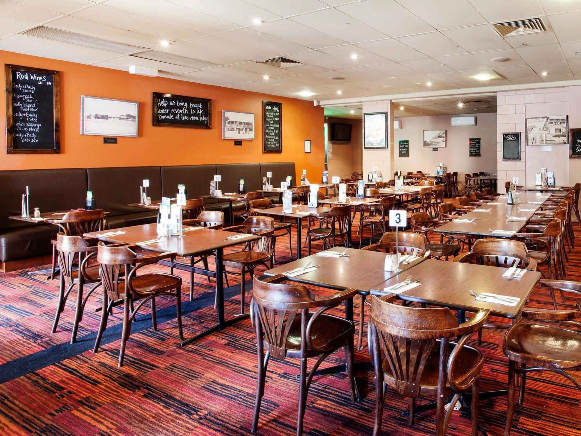 Upper Ross Hotel Townsville Bagian luar foto