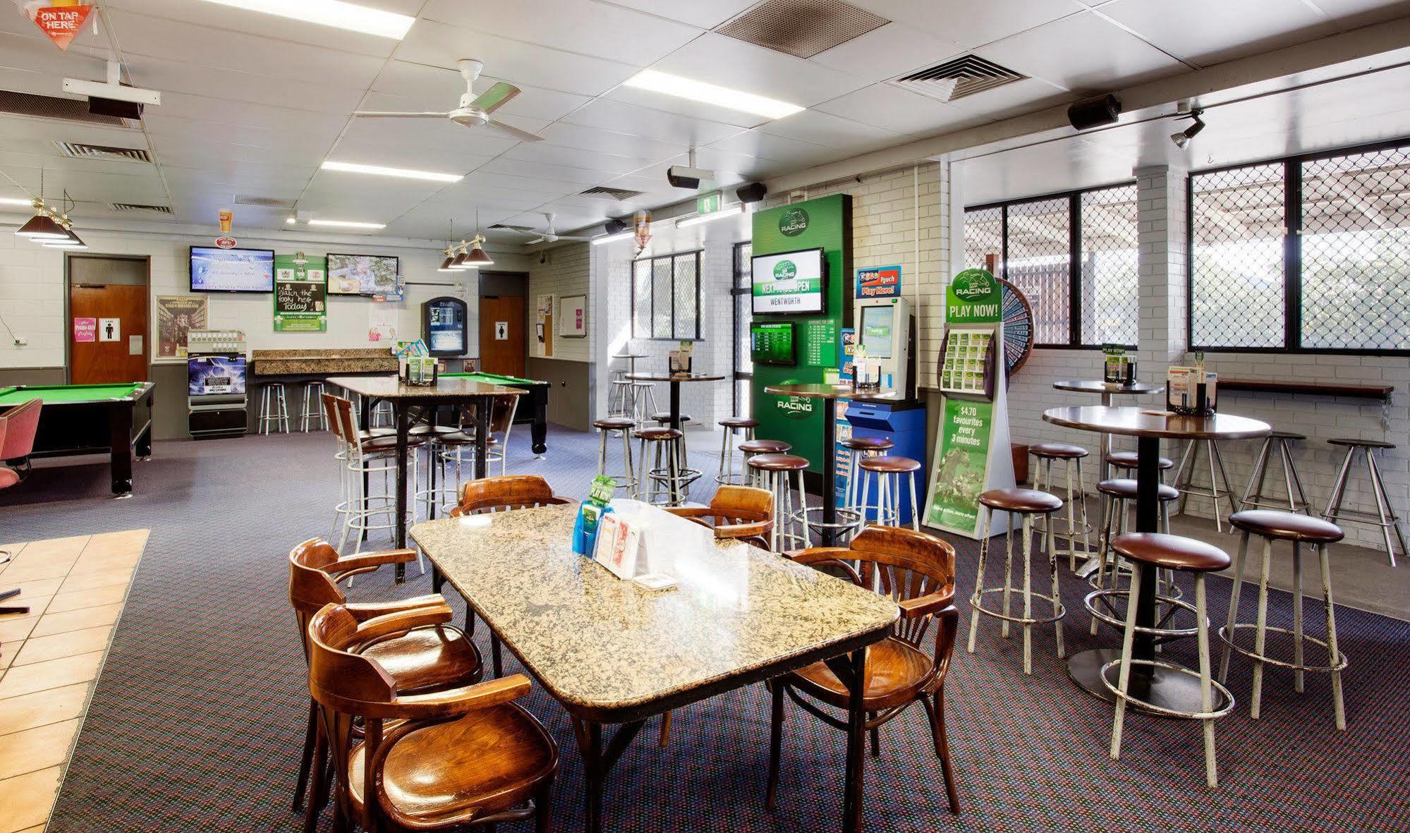 Upper Ross Hotel Townsville Bagian luar foto