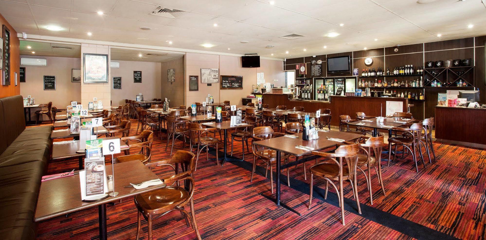 Upper Ross Hotel Townsville Bagian luar foto